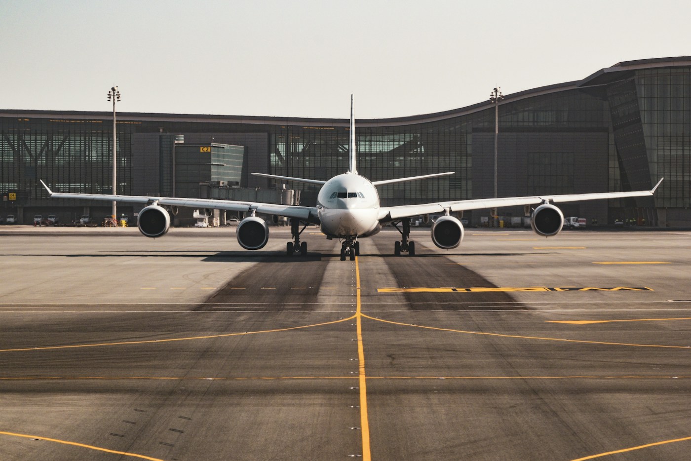 机场飞机 / Aircraft at an airport